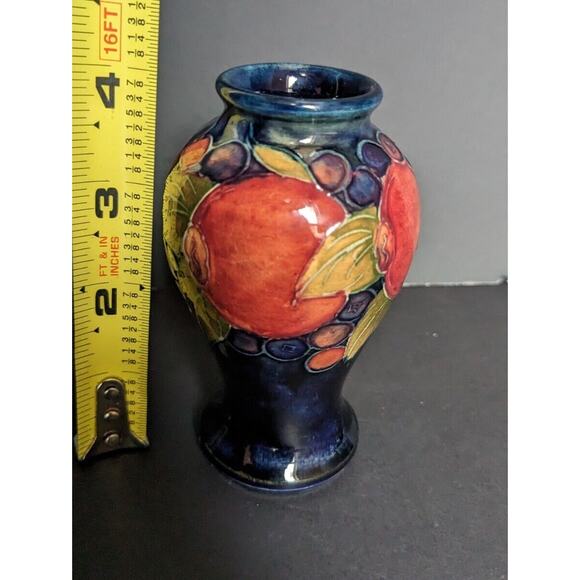 Moorcroft Vintage Pomegranate/Grapes Cobalt Vase Made in England 4" - Picture 7 of 8